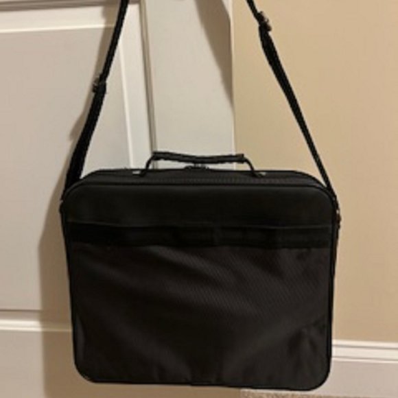 Laptop Computer Shoulder Bag Init 16W x 13H x 3D Black - Picture 2 of 5